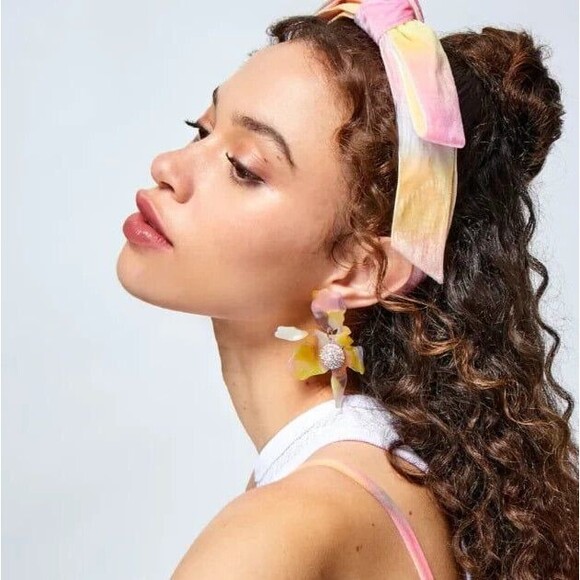 Brand New. $198 Lele Sadoughi Apricot Ombre Crystal Lily Earrings - Picture 3 of 10